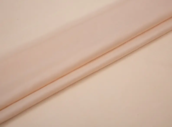 Kan polyesterviskosfodringstyg upprätthålla stabiliteten hos kläder i varma och fuktiga miljöer?